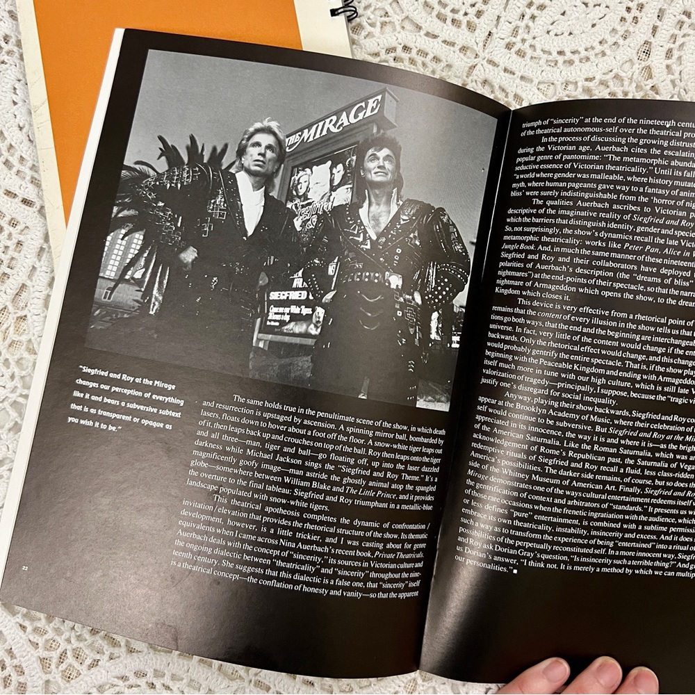 Two artsy mags - Picture 13 of 17